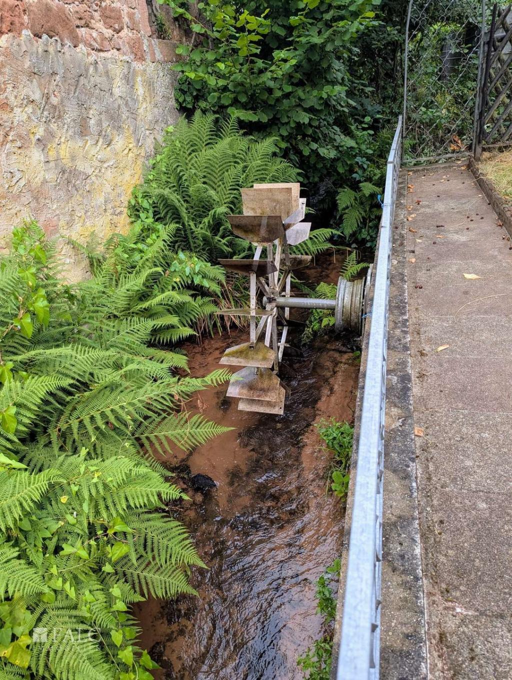 Bach mit Wasserrad