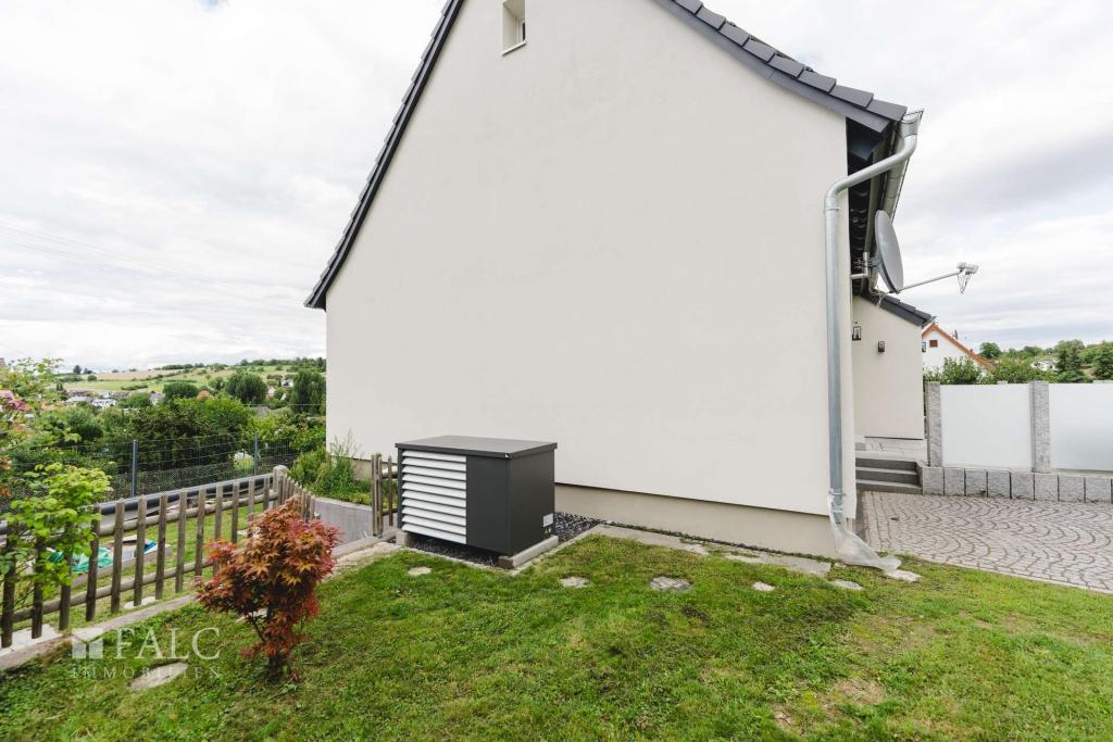 Wärmepumpe im Garten