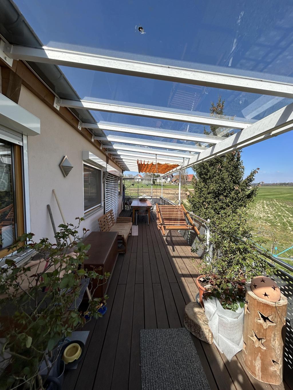 überdachter Balkon