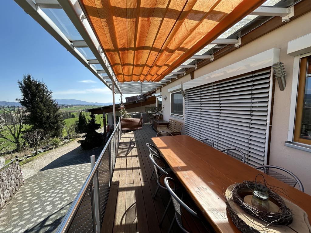 überdachter Balkon