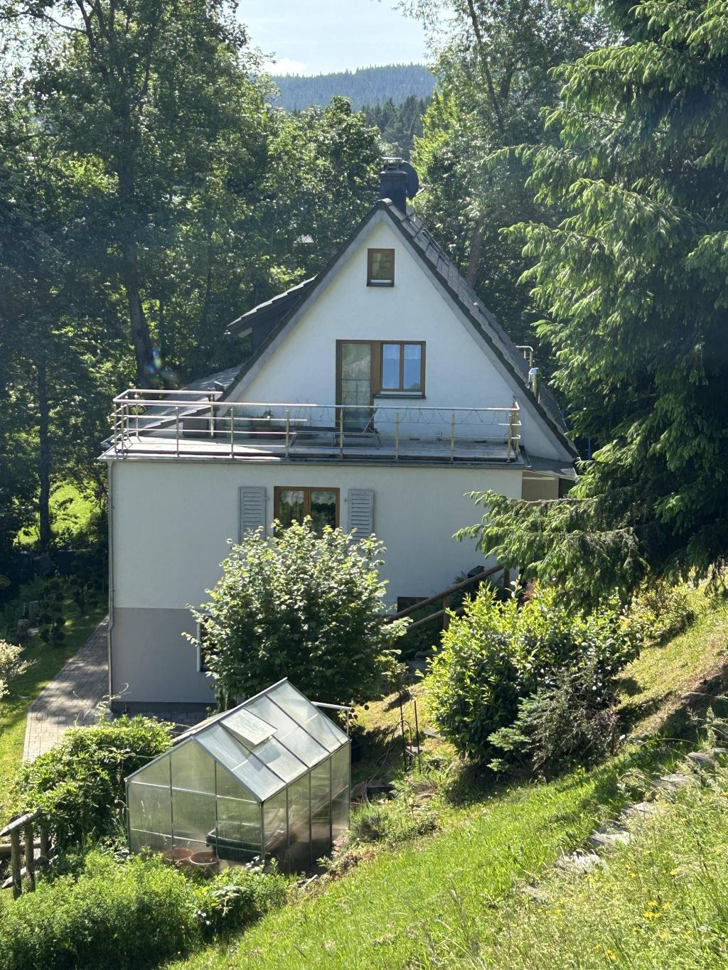 Seitenansicht auf das Gebäude