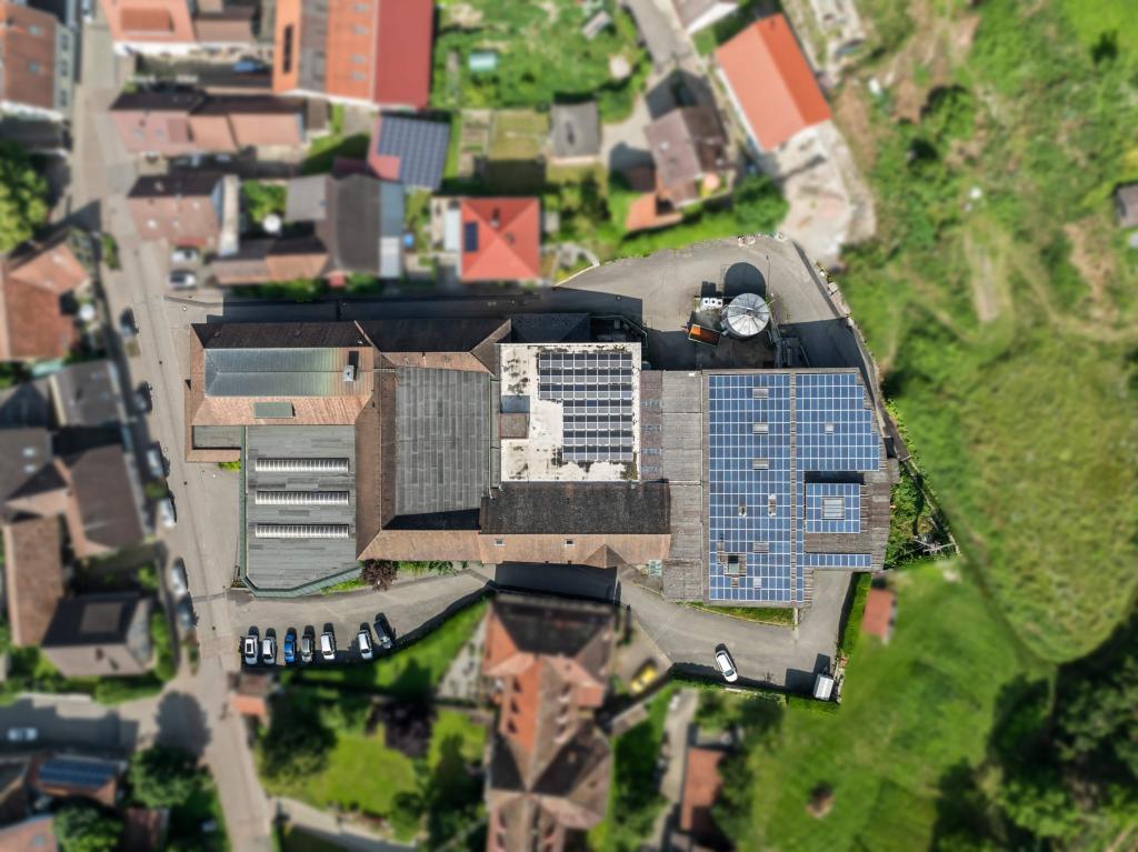 23762320.jpg