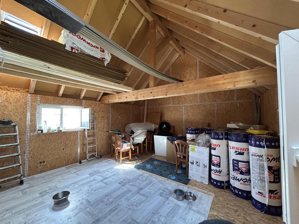 Zimmer (vorbereitet) über der Garage