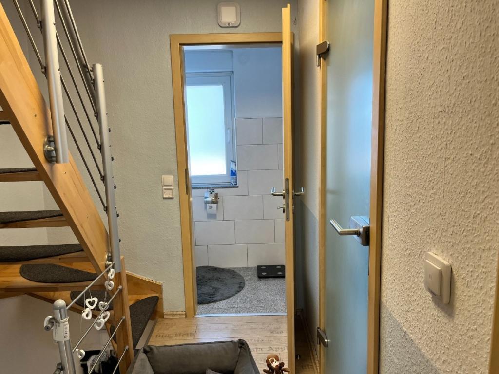 Diele 1.OG mit Blick auf das kleine Bad