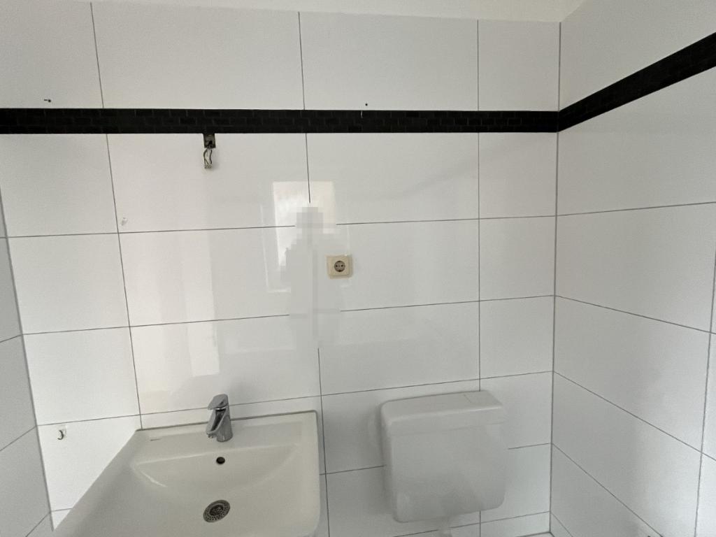 Komplett renovierte 2-Zimmer-Wohnung mit Balkon und Garage in ruhiger Wohngegend von Rumeln - Photo 2