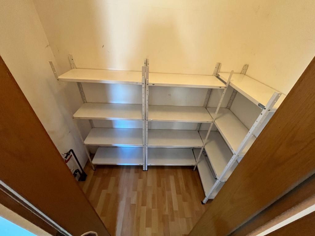 Zentral und dennoch super ruhig: 2-Zimmer-DGwohnung mit Balkon und TGstellplatz in Moers-Zentrum - Photo 2