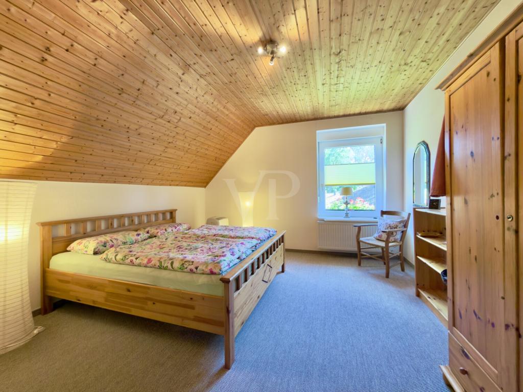 Wohnen im Grünen: Großzügiges Einfamilienhaus in ruhiger Feldrandlage - Photo 3