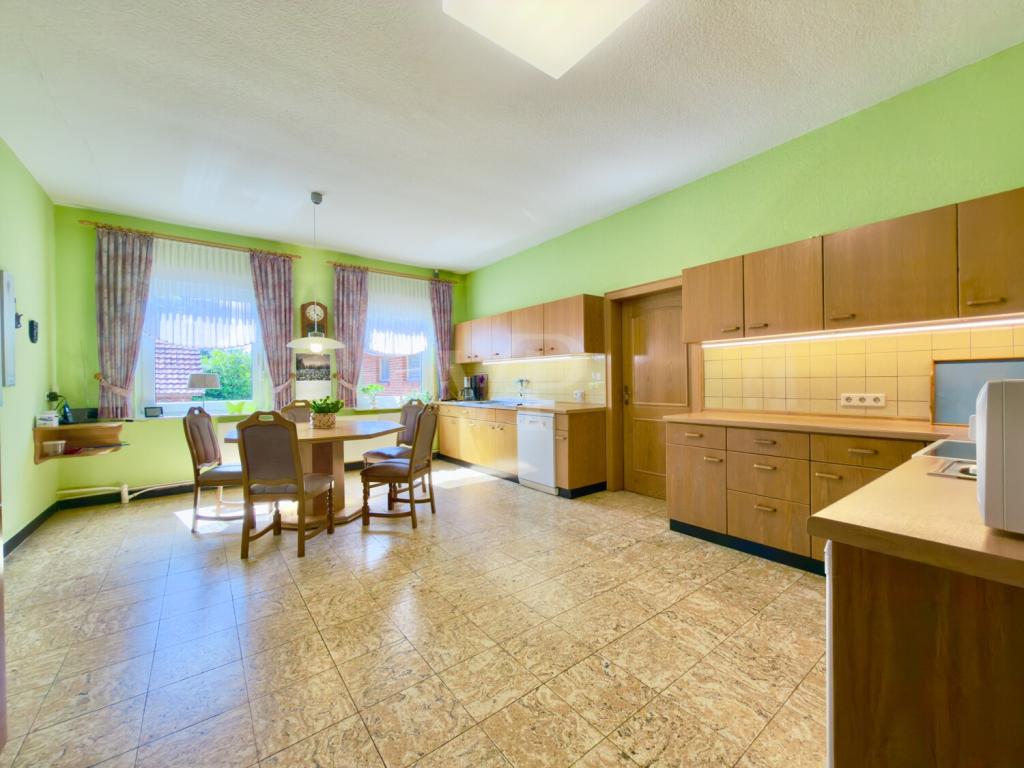 Wohnen im Grünen: Großzügiges Einfamilienhaus in ruhiger Feldrandlage - Photo 4