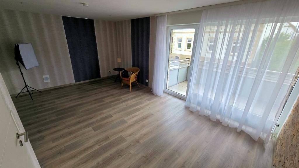 Gepflegte 3-Zimmer-Wohnung mit Balkon, Garage und Klimaanlage in zentraler Lage - Foto 1