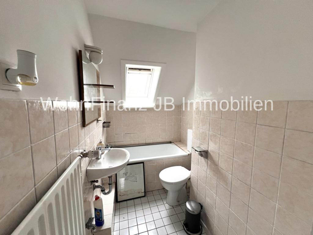 Großzügige 3-Raum Dachgeschosswohnung in absolut bevorzugter, zentraler Lage - Photo 2