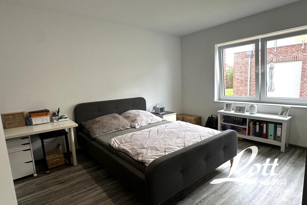 **Großzügig geschnittene Erdgeschosswohnung in zentraler Lage von Augustfehn** - Photo 3