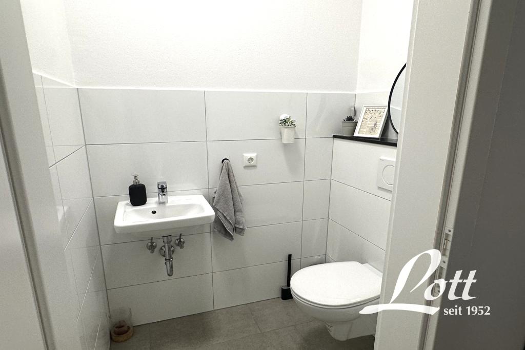 **Großzügig geschnittene Erdgeschosswohnung in zentraler Lage von Augustfehn** - Photo 5