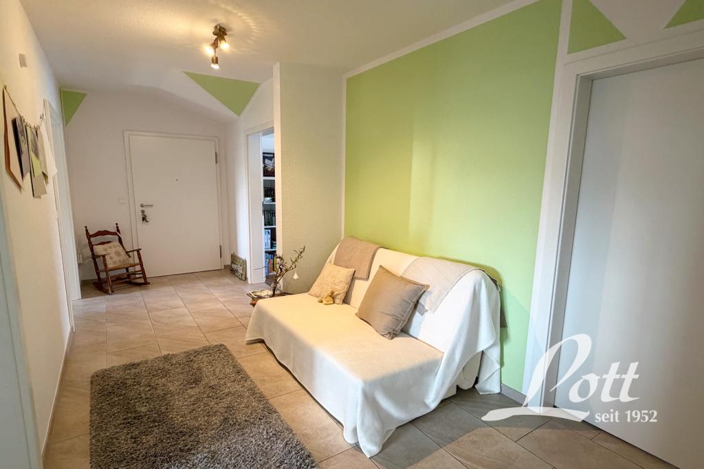 **Exklusive 3-Zimmer-Dachgeschosswohnung mit Aufzug in zentraler Lage von Augustfehn** - Foto 4
