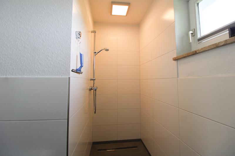 ... mit Einlaufdusche