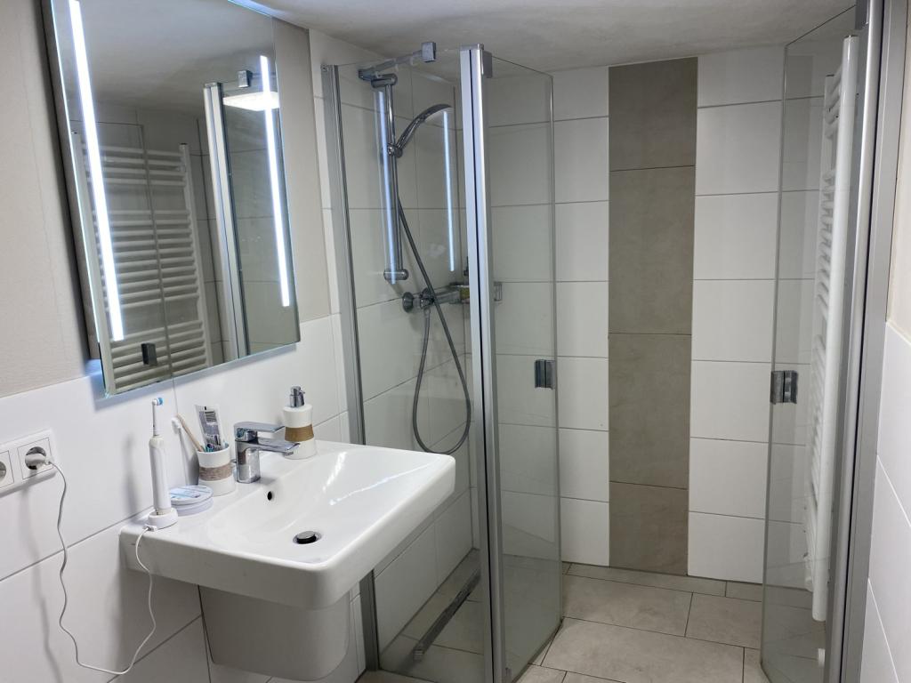 ... mit Einlaufdusche