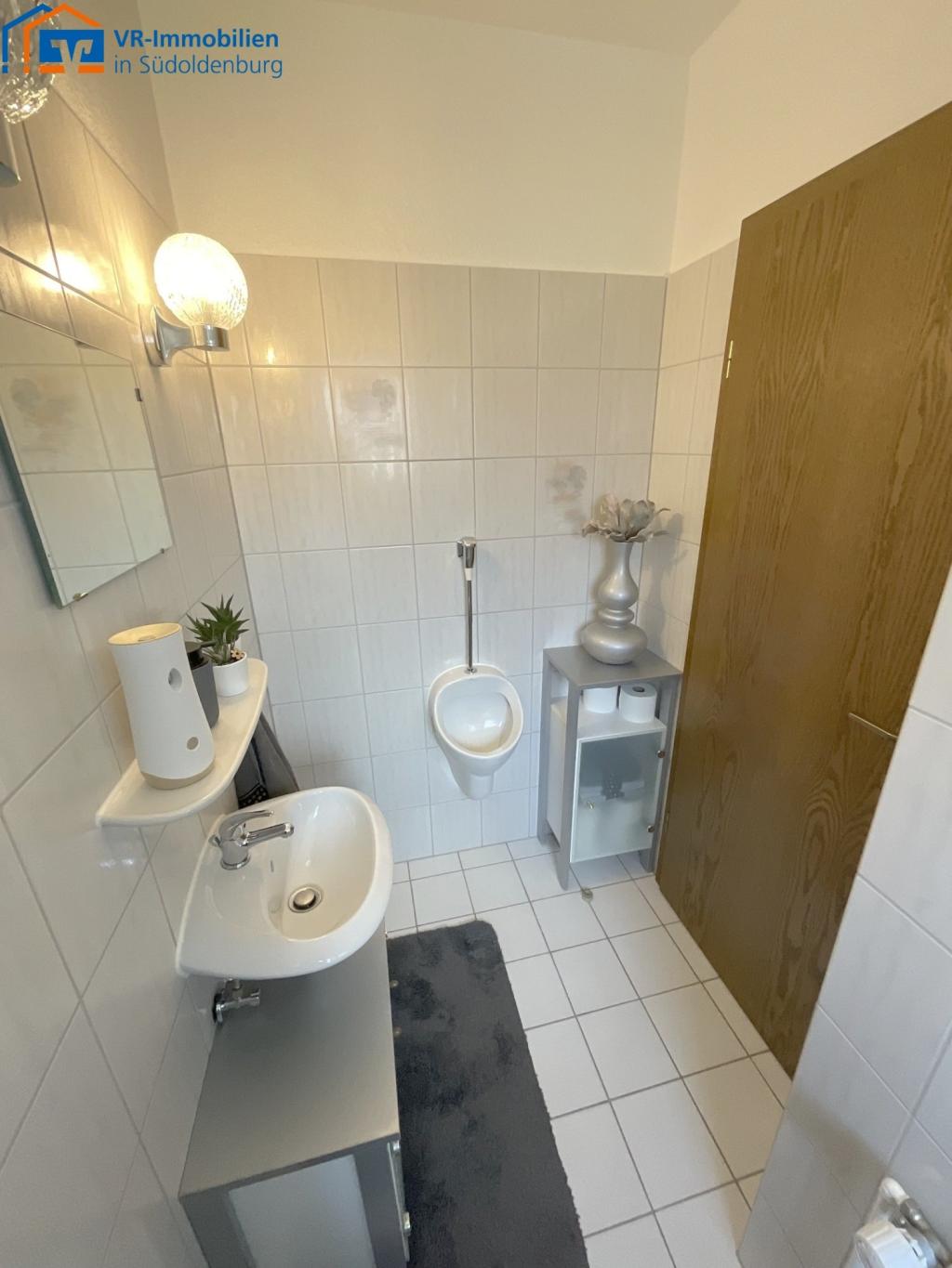 rechts Gäste-WC
