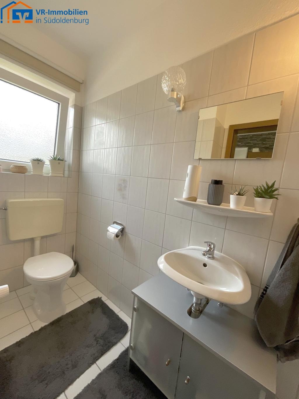 rechts Gäste-WC