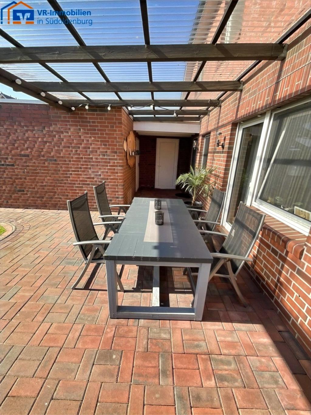 rechts Terrasse