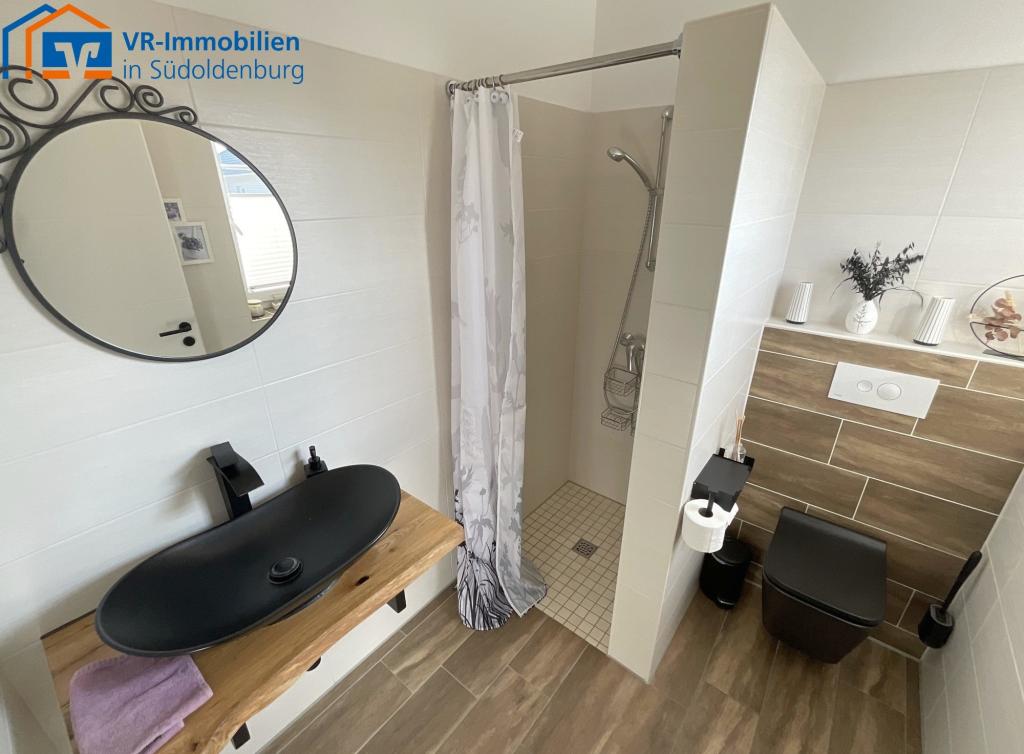 Gäste-WC mit Dusche