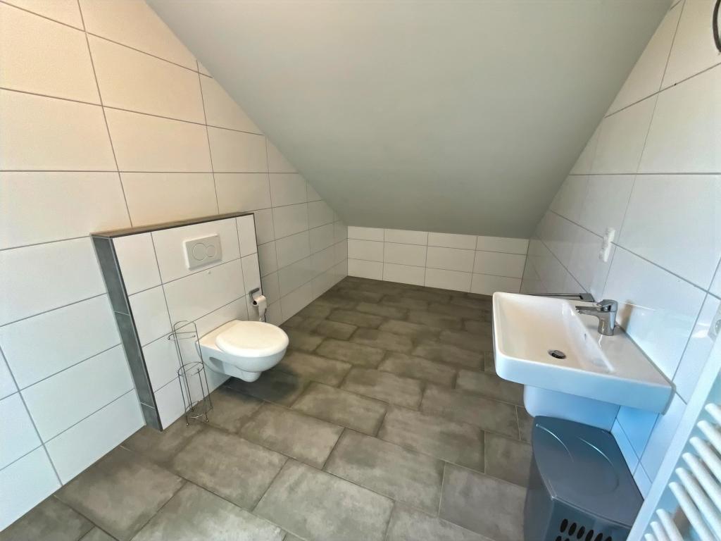 Moderne DG-Singlewohnung mit Küchenzeile und PKW-Stellplatz in Garrel! - Photo 5