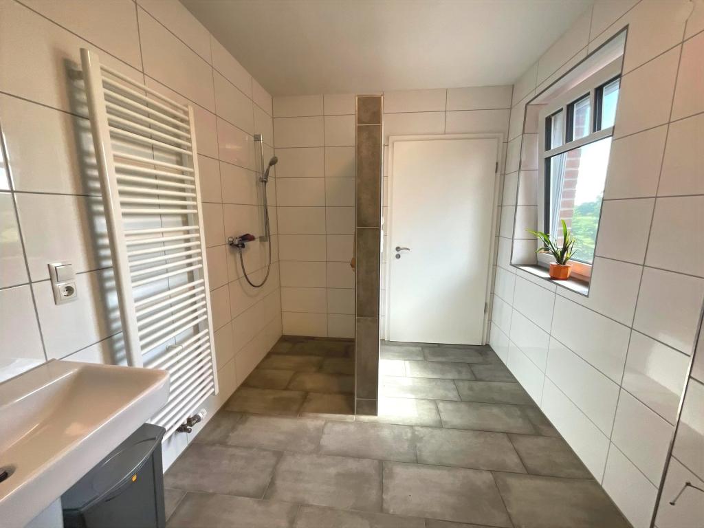 Moderne DG-Singlewohnung mit Küchenzeile und PKW-Stellplatz in Garrel! - Photo 4
