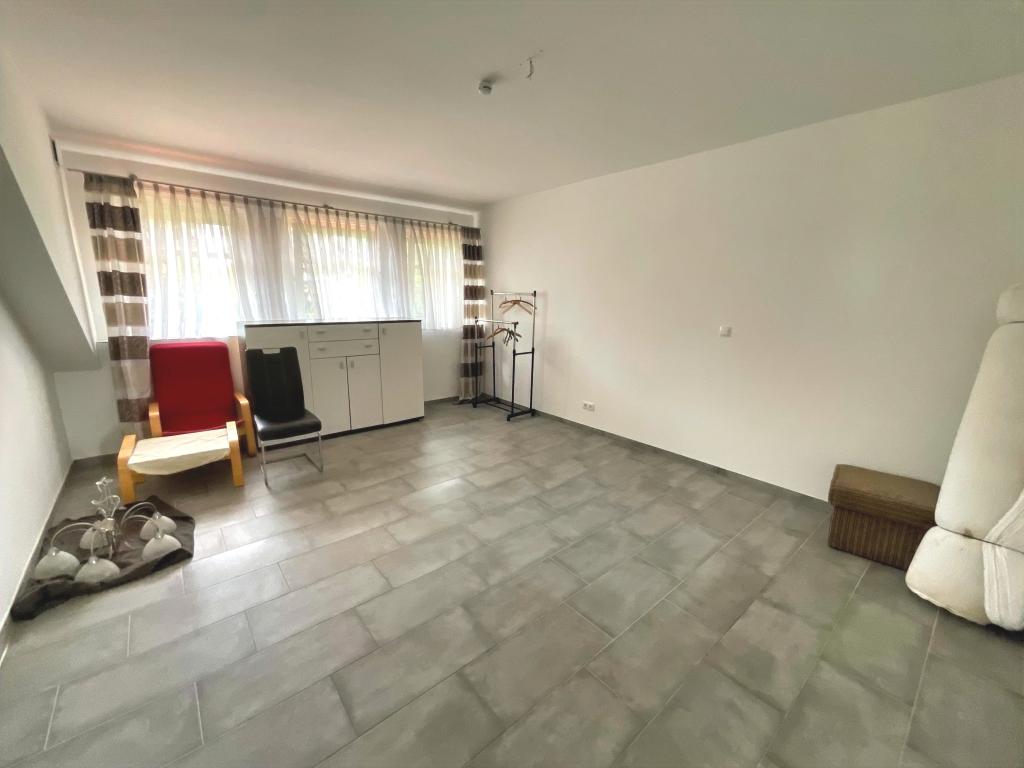 Moderne DG-Singlewohnung mit Küchenzeile und PKW-Stellplatz in Garrel! - Photo 1