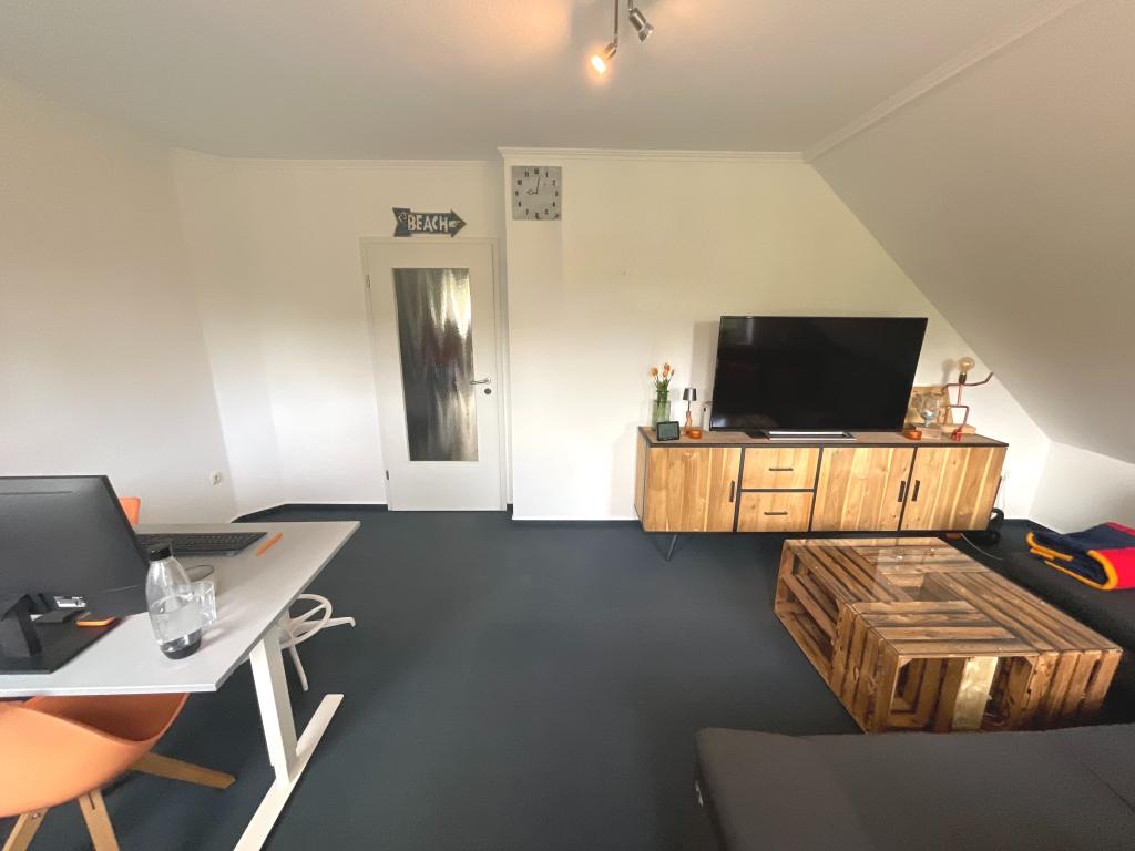 Sehr schöne Dachgeschosswohnung mit Balkon und Einbauküche in Garrel! - Photo 1