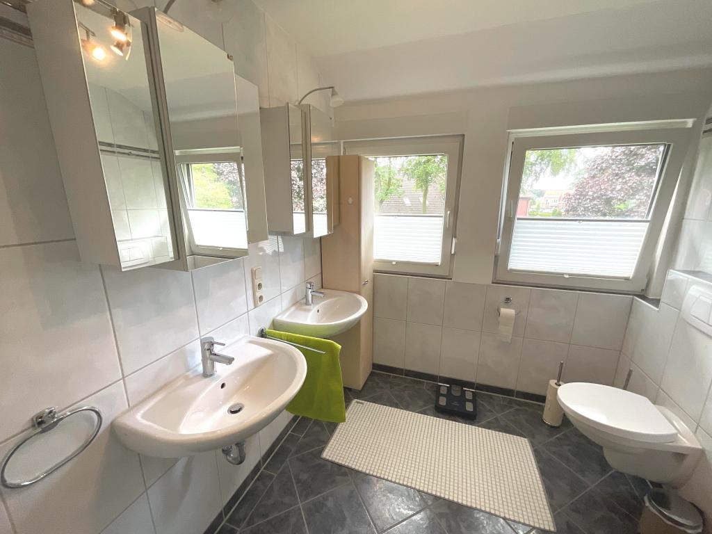 Sehr schöne Dachgeschosswohnung mit Balkon und Einbauküche in Garrel! - Photo 5