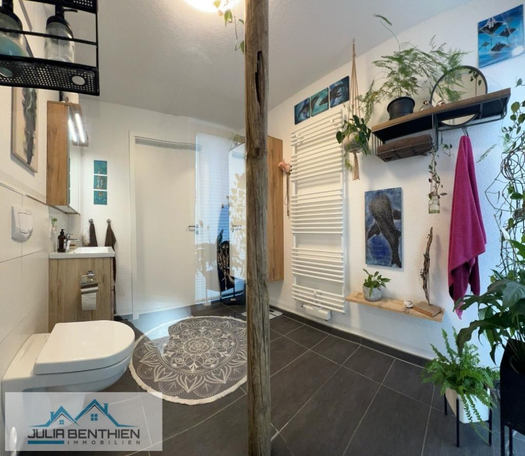 Helles Badezimmer