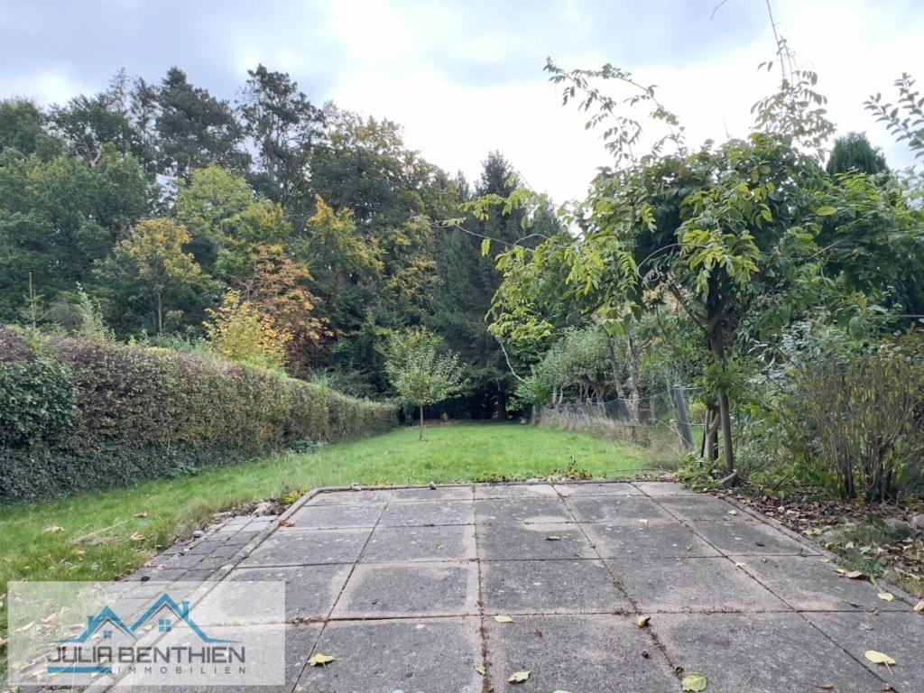 Blick in den Garten, zweite Terrasse