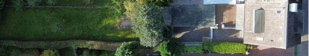 Drohnenansicht Haus u. Garten