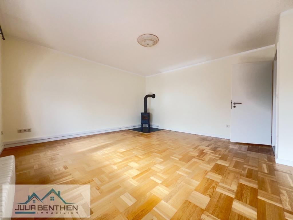 Wohnzimmer mit Eichenpaket und Ofen