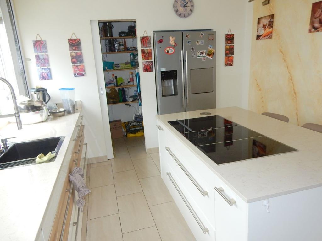 Obertshausen, 4-Zimmer Doppelhaushälfte mit Garage in ruhiger Lage - Photo 2