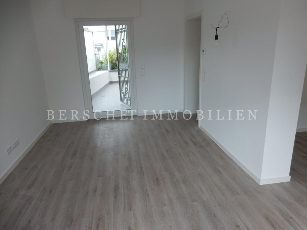 Wohnen in der Stadtvilla, Erstbezug nach Kernsanierung in Obertshausen - Photo 1