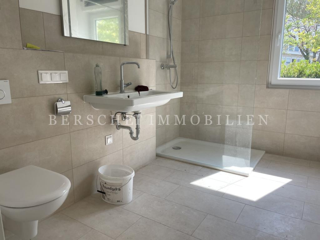 Wohnen in der Stadtvilla, Erstbezug nach Kernsanierung in Obertshausen - Photo 1