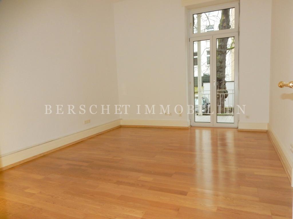 Großzügige 6-Zimmer Altbauwohnung in bevorzugter Wohnlage in Frankfurt Nordend-West - Foto 1