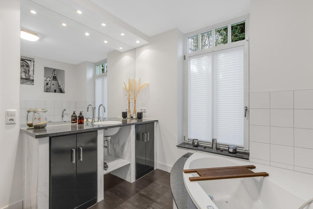 Badezimmer EG