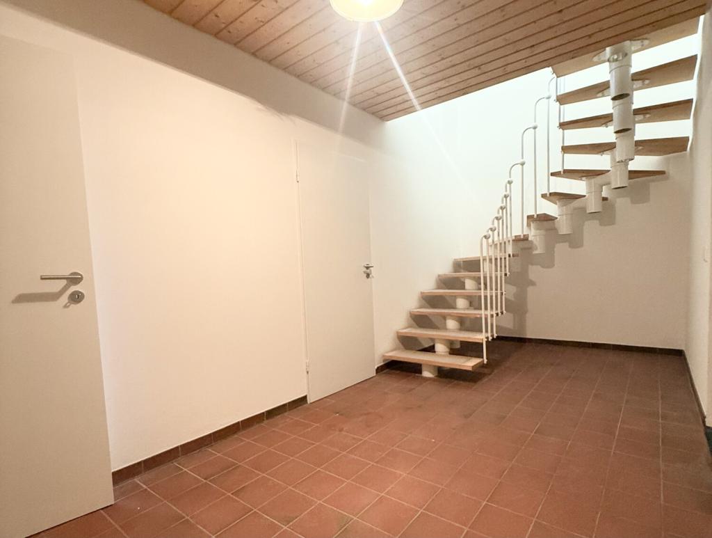 Stilvolle sanierte Wohnung in ruhiger Lage mit gehobener Ausstattung und Weitblick über Felder - Foto 3