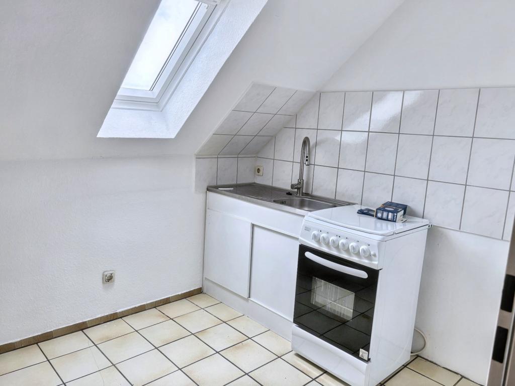 Charmante Dachgeschosswohnung in zentraler Lage – fußläufig zum Bahnhof - Photo 1