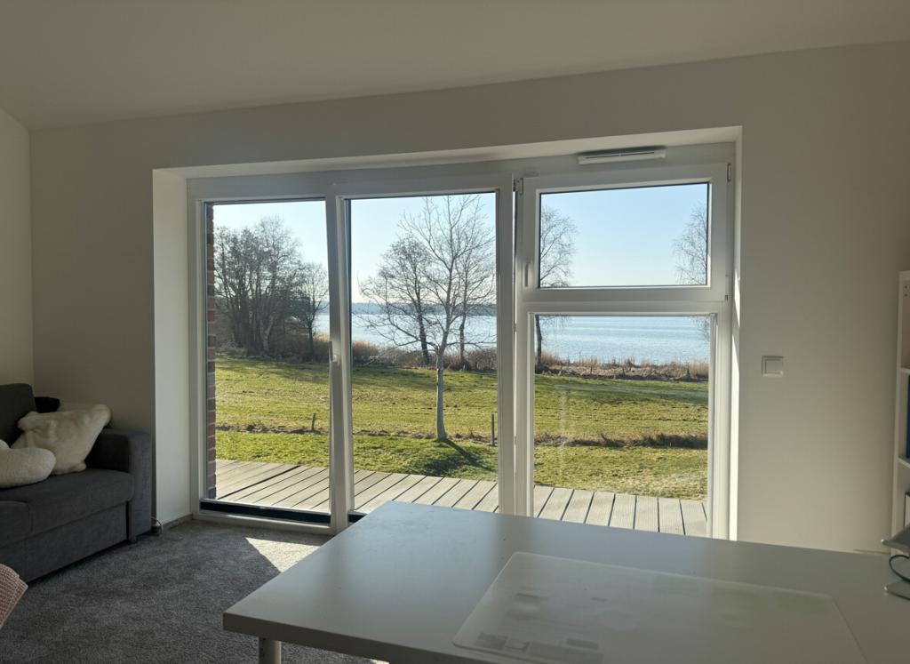 Traumhaftes Haus direkt am See - Photo 1