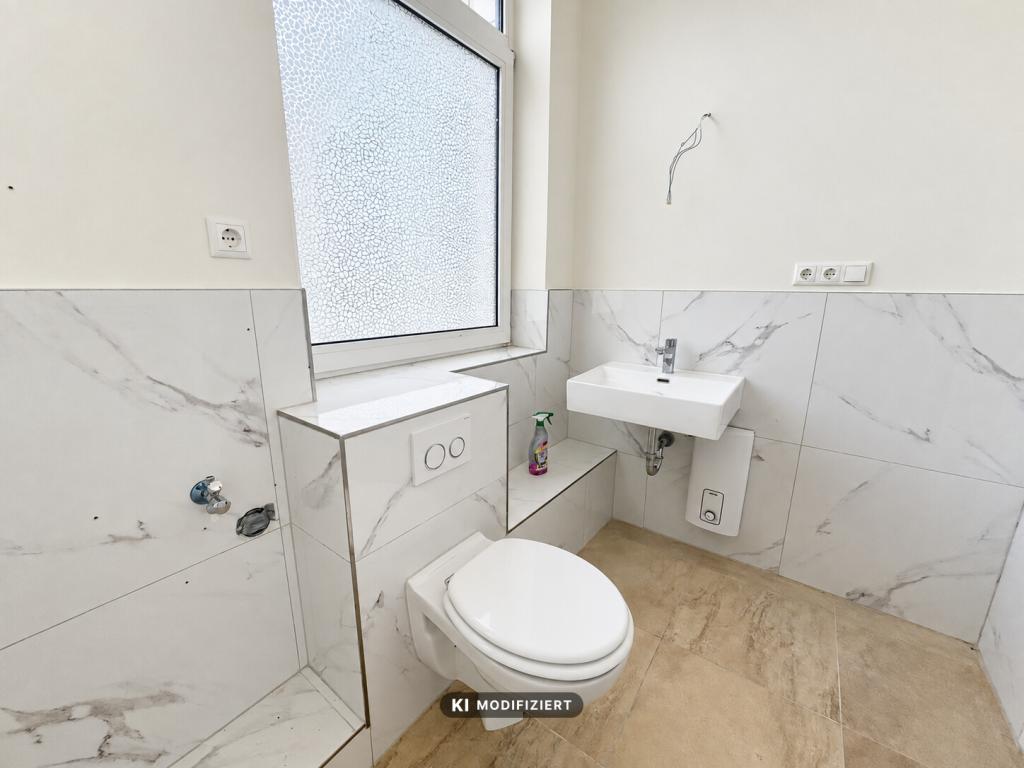 Großzügige Altbauwohnung mit Aufzug in zentraler Lage - Photo 4