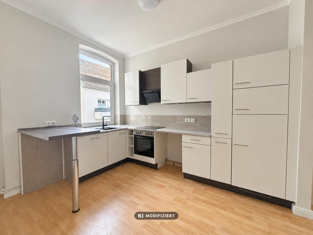Großzügige Altbauwohnung mit Aufzug in zentraler Lage - Photo 3