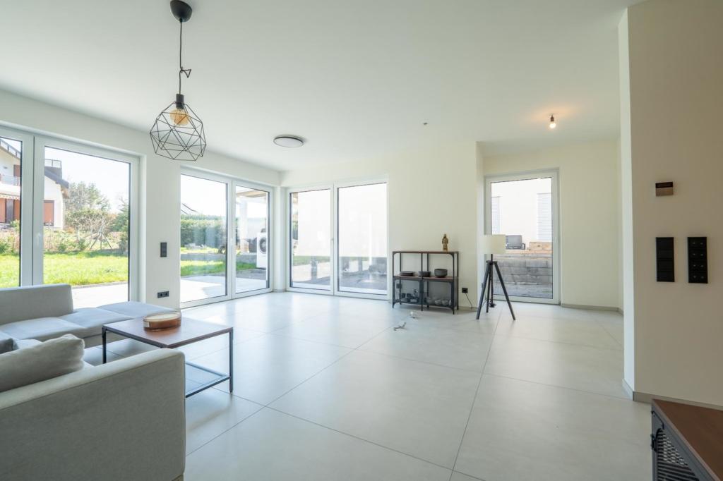 Wohnbereich mit offener Küche/ Essbereich