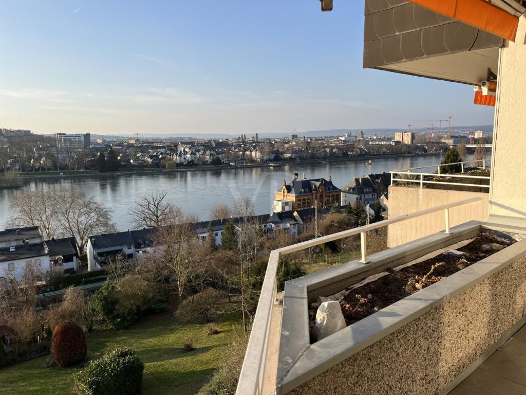 3,5-Zimmer-Wohnung in fantastischer Blicklage - inklusive Fahrstuhl und TG-Stellplatz - Photo 3