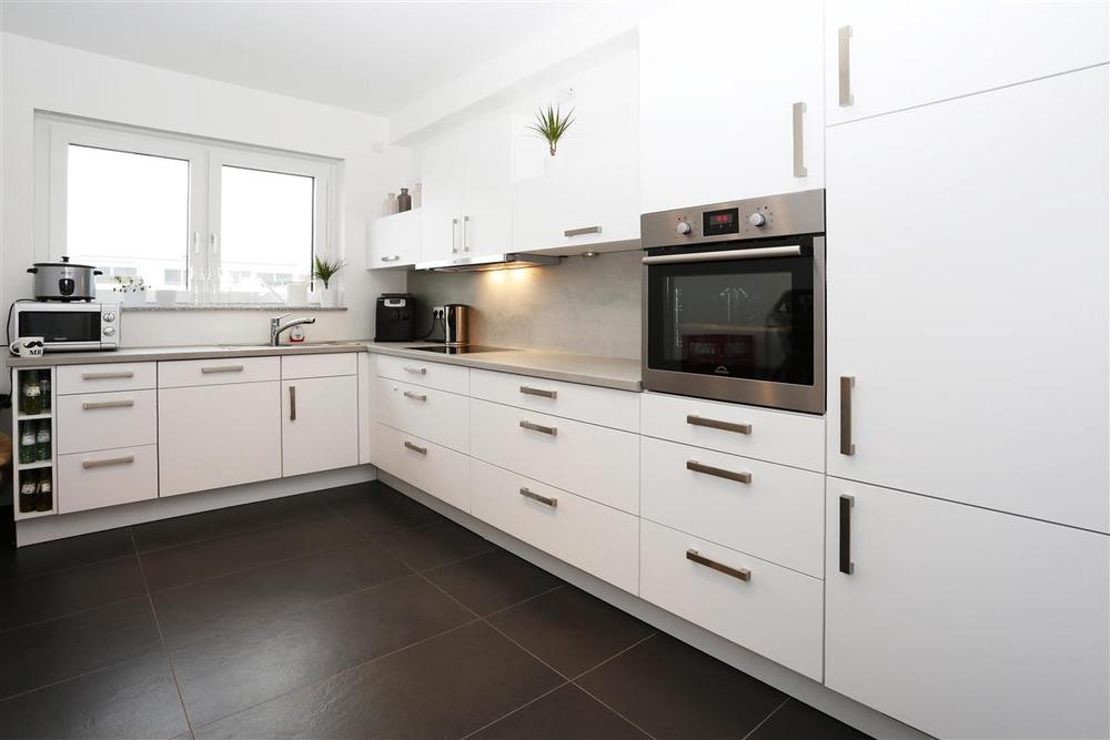 Moderne Wohnung mit Einbauküche und Aufzug im 2. OG, fußläufig zum ICE-Bahnhof - Photo 3