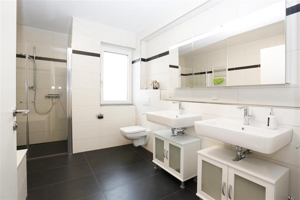 Moderne Wohnung mit Einbauküche und Aufzug im 2. OG, fußläufig zum ICE-Bahnhof - Photo 4