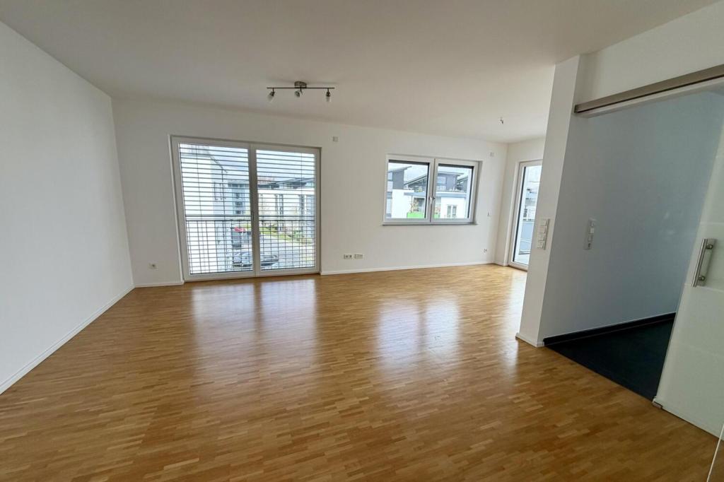 Moderne Wohnung mit Einbauküche und Aufzug im 2. OG, fußläufig zum ICE-Bahnhof - Photo 1