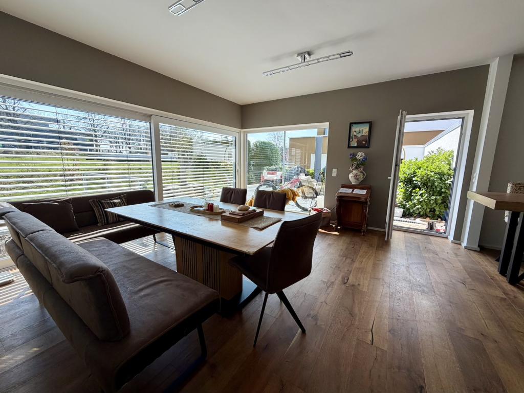 Moderne Erdgeschoss- Wohnung mit Terrasse und Gartenanteil - Photo 2