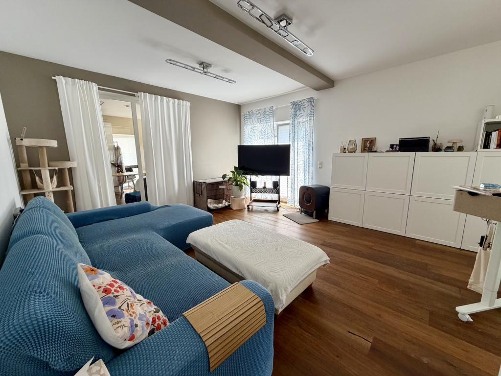 Moderne Erdgeschoss- Wohnung mit Terrasse und Gartenanteil - Photo 1