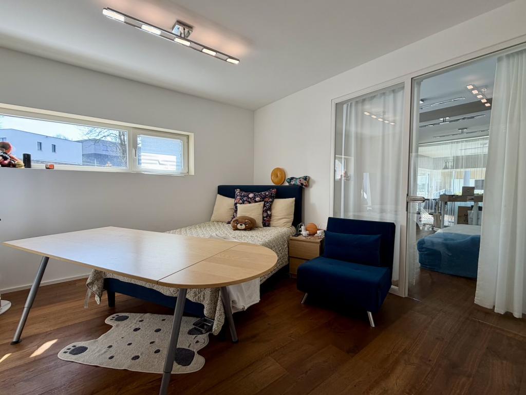 Moderne Erdgeschoss- Wohnung mit Terrasse und Gartenanteil - Photo 4